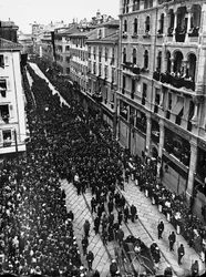 1914年7月2日に行われたオーストリア大公フランツ・フェルディナンドの葬儀(白黒写真)