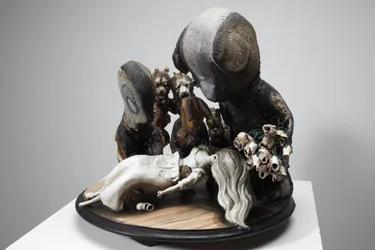 白雪姫, 2010 （木、リノ、石膏、粘土、布、絵具）