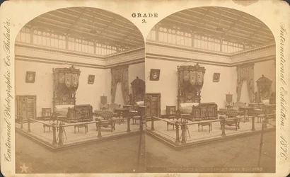 Herts & Co.の家具展示 - 本館 (白黒写真)