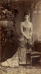 Elisabeth Fiodorovna de Russie (旧称 Elisabeth de Hesse Darmstadt) - 大公妃 Elizaveta Fyodorovna (1864-1918) の肖像画、ヘッセンのエリザベート王女、ライン画、Bergamasco、Charles (Karl) (1830-1896) 作。 アルブミンの写真、1884年頃 ロシア国営映画
