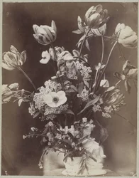 子供の姿と花瓶の花の研究