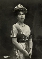 スペイン女王ヴィクトリア・ウージェニー・ジュリアの肖像 ( 1887年