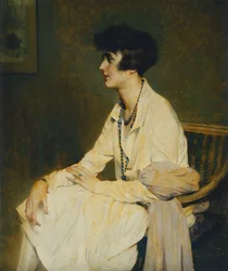 座る女性