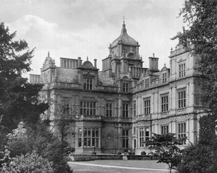 イーストアングル