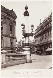 オペラ (Rostral Column)