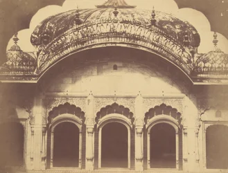 （Dewan-i-KhasのCrystalThroneの外側