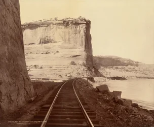 ドッジズ・ブラフ、グランド・リバーの峡谷、1870年（写真）