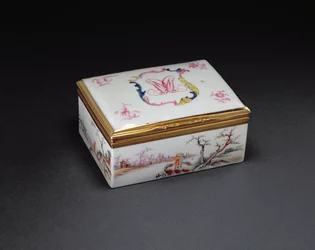 モノグラムの嗅ぎタバコ箱、乾隆期（1736-95）c.1750（磁器）