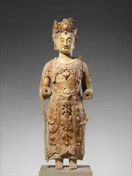 菩薩（観音）、550～60年頃（砂岩に彩色