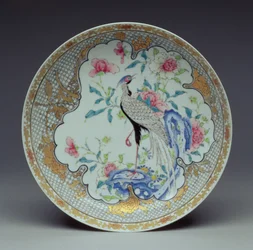 尾の長い鳥、岩、花が描かれた皿、雍正年間、1725-35