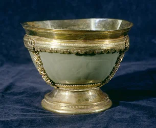 マーガム青磁丼（釉磁器）