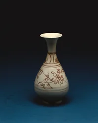 元王朝、14世紀のユハチャンによる赤い下絵瓶