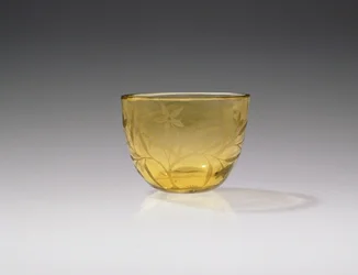 永正時代のワインカップ1723-35（黄色のガラス）