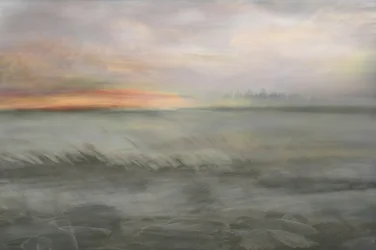 霧に包まれた海の輝き