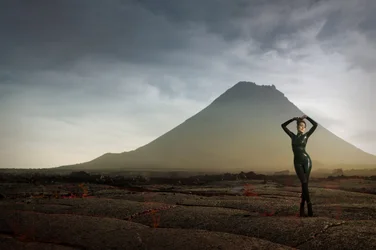 孤独な人影　異世界の風景