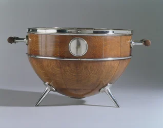 ボウル、1880年（クォーターオーク、電気メッキシルバー＆ガラス）