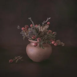 素朴なローズヒップの花束