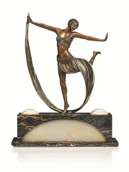 ベースが照らされたアールデコのフィギュア、「Espirit de Josephine Baker」、1925年頃（緑青とコールドペイントのブロンズ）