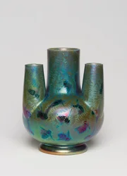 花瓶、1900年頃（釉陶器）