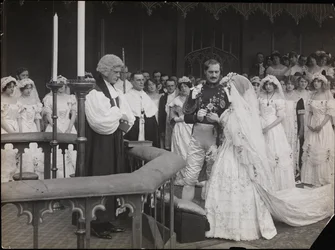 映画「Sixty Years a Queen」のスチール写真（1914年頃）（モノクロ写真
