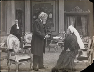 映画「Sixty Years a Queen」のスチール写真（1914年頃）（モノクロ写真