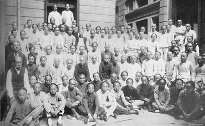 合成者と記者、北中国日報局、1910