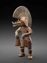 ワニの兜をかぶった踊り子 紀元前300年～紀元後300年 （ポリクローム顔料の痕跡がある土器