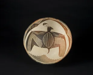 絵付鉢 1060-1110年頃（陶器、顔料入り）