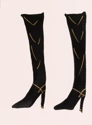 Black Boots, 2017（紙に黒のインディアインク、金のフェルトペン）