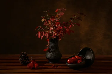 暗い秋の静物画