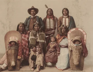 ウテ チーフ セベロと家族、c。 1885 年、1899 年発行。作成者: デトロイト写真会社、チャールズ A. ナスト。