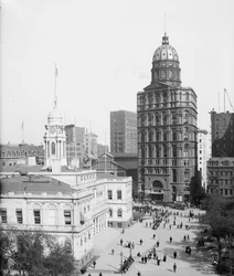 1905年頃、アメリカ・ニューヨーク市のシティホールとワールドビル（モノクロ写真