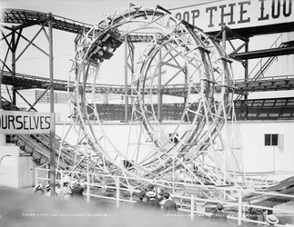 ニューヨーク、コニーアイランドのループ・ザ・ループ、1903年頃（モノクロ写真