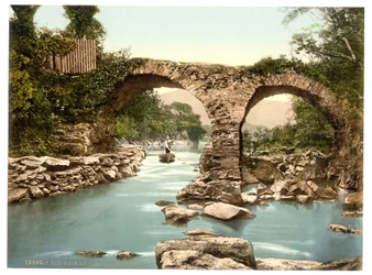 古い堰橋。 キラーニー、ケリー州、アイルランド、1890～1900年頃（フォトクロム）