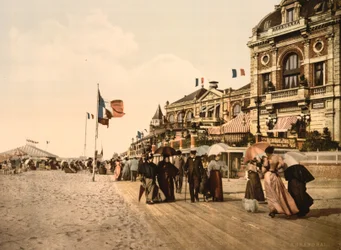 プロムナードとグランドサロン、トルヴィルシュルメール、フランス、1905年頃（カラー写真）