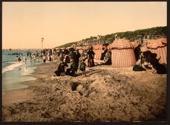 入浴時のビーチ、フランス、トルヴィル・シュル・メール、1905年頃（カラー写真）