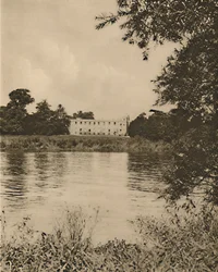 フェアテムズがリーディバンクスを洗うSyon House著c1935。