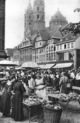 ワームズ大聖堂、ワームズ、ドイツ、1922年に市場の場所。