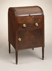 タンブールドレッシングテーブル、1795-1810（マホガニーとチューリップポプラ）