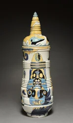 コレンブランダー（Theodorus A. C. Colenbrander, 1841-1930）デザインの「蓋付き壺」は、オランダのローゼンブルグ工場で製造されました。