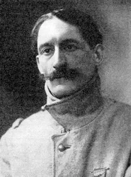 アンリバルビュス、反戦小説の著者、1923年。