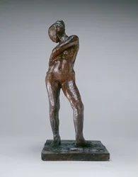 タイツの紐を締めるダンサー、c.1885-1890（着色された蜜蝋、プラスチリン、金属製のアーマチュア、コルク、木製の台座）