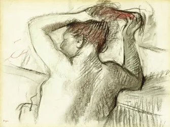 裸の女性が彼女の髪をスタイリング