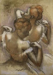 ショルダーストラップを調整する2人のダンサー、c.1897