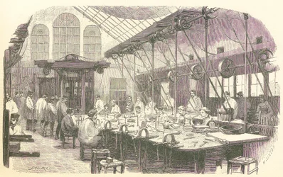 パリのパブ、クリストフル フラットウェア ファクトリーで働くシルバースミス。 1875年。