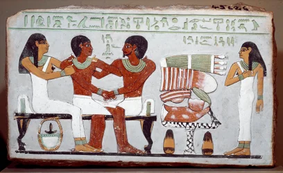 エジプトの古代遺跡：石灰岩に描かれたアメネムト（アメネムハト）の家族を描いた埋葬用ステイル