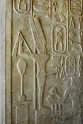 エジプトの古代遺跡：イシスファリック・ミン神を描いたヒエログリフ、ファラオ・セソストリス1世（紀元前1962～1928年）の白い礼拝堂、アモン神に敬意を払うために建てられた聖域、エジプト・カルナック神殿の野外博物館