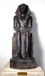 エジプトのアンティーク：エジプトのファラオ、トゥトモス3世（紀元前1504～1450年頃）を表すバサナイト製の彫刻。第18王朝時代。テーベ出身。トリノ、エジプト博物館