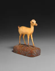 ガゼル 紀元前1390～1353年頃（象牙、木、青顔料象嵌
