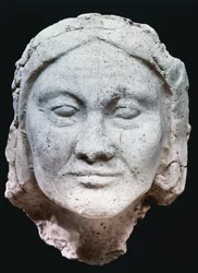 アマルナ時代の老女の頭部（石膏